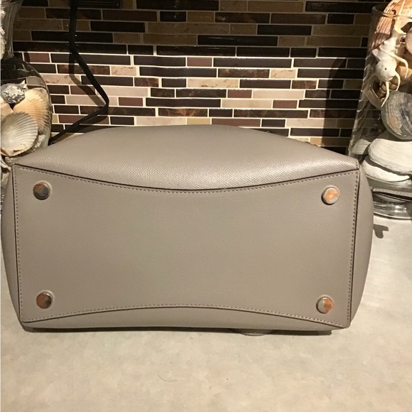 MICHAEL KORS VOYAGER EAST WEST TOTE PEARL GREY . - Picture 7 of 16